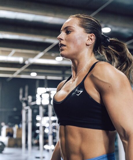 Aimee Cringle model top photo