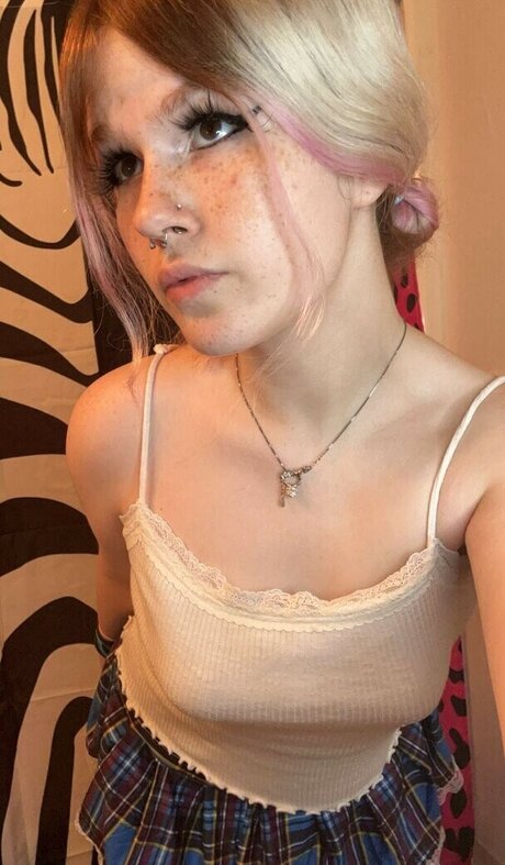 dishonestgirl model free gallery