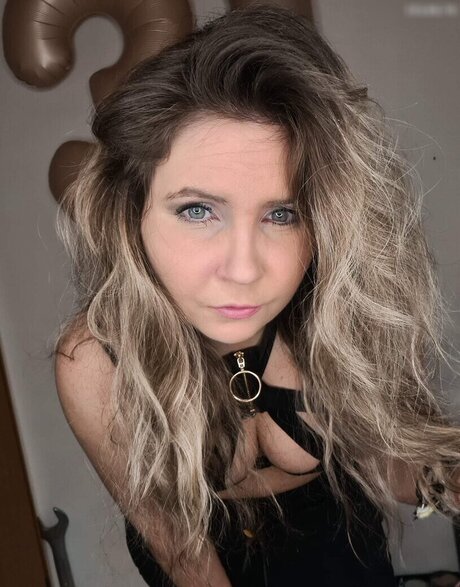 Nicole Miss opel naked star image