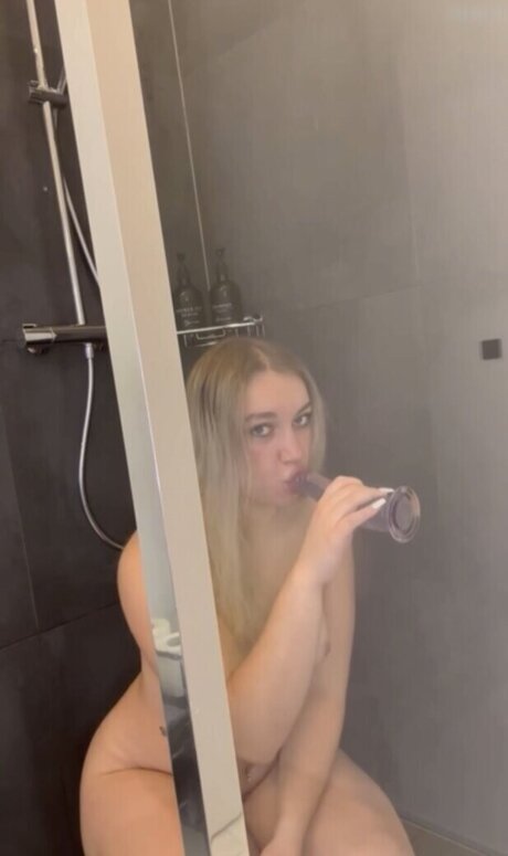 Lena Weber sexy star img