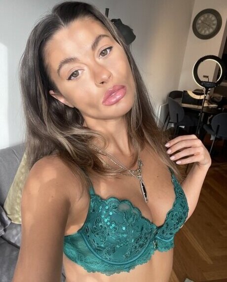 Badbunnyplays sexy model gallery