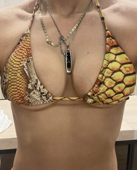 Badbunnyplays pornstar adult image