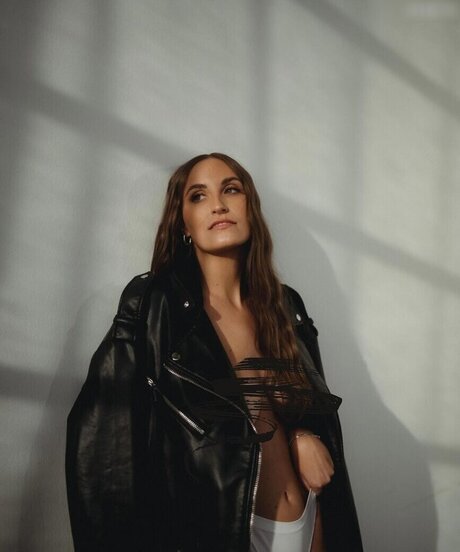 Kim F ngeling model art img