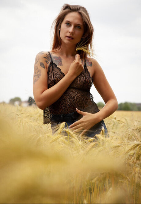 hi iam sara adult star pictures