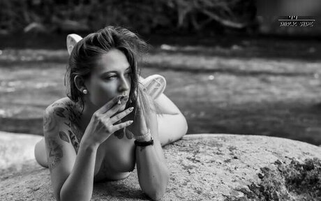 hi iam sara art actress gallery