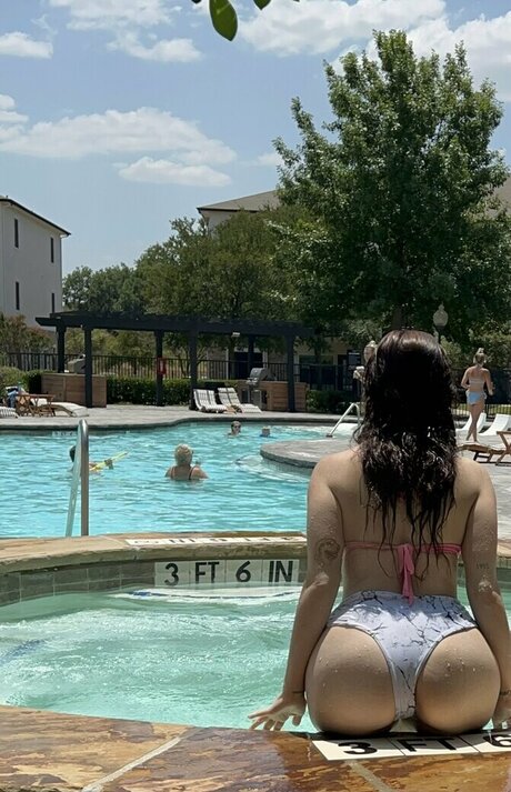 Trithequeen adult star img