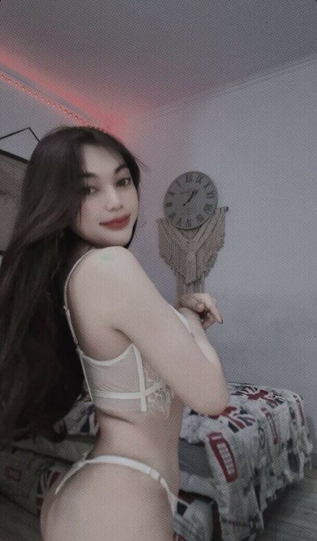 Olivea Hadid top actress photos