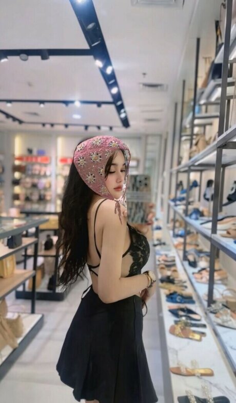 Olivea Hadid star adult pics