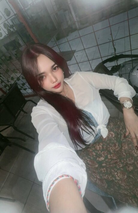 Olivea Hadid beautiful model pictures