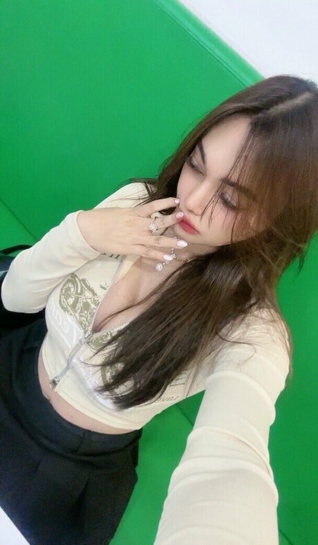 Olivea Hadid adult actress photos