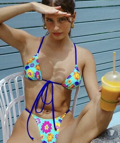 Stephanie Mandich model pornographic picture