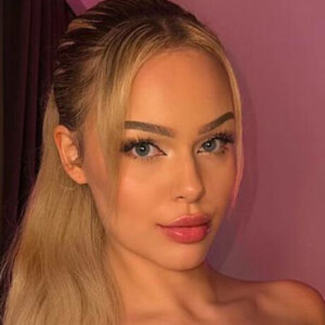 Hat wer was von Lara_ pornographic model photos