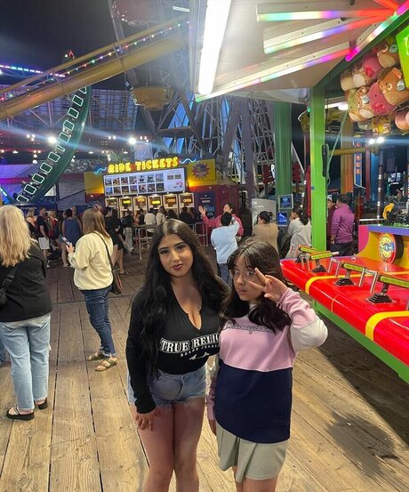 ashleyarambulaa model adult images