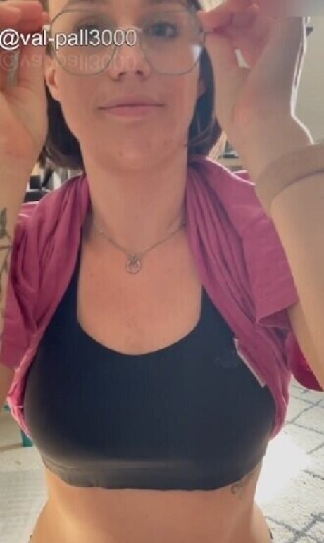 VibingWithVal pornstar erotic pic