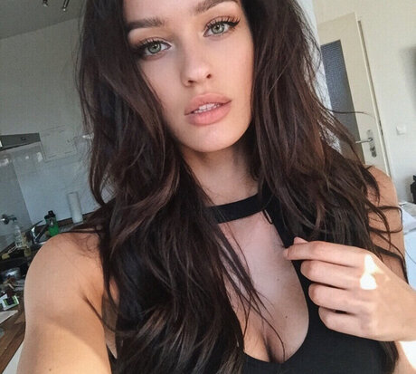 J li Mery free actress image