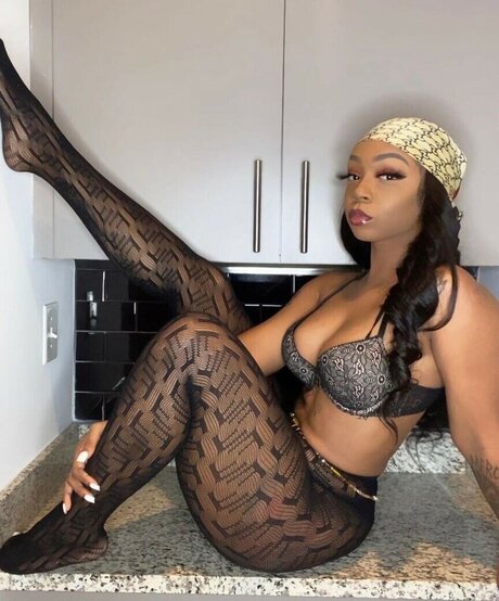 bighomietyni star adult photo