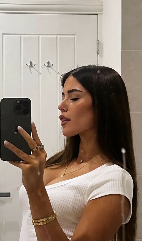 Clarissa Bea beautiful star pics