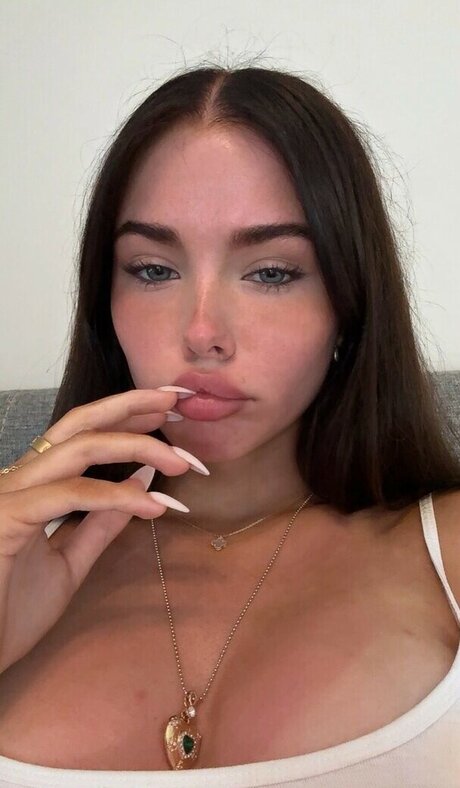 Clarissa Bea porn actress picture