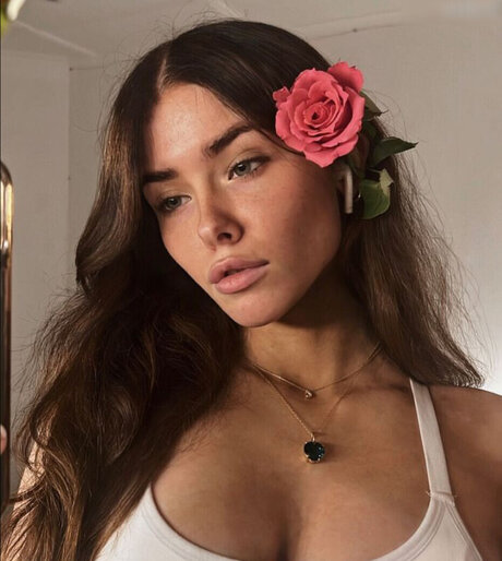 chubby wife onlyfans porno picture