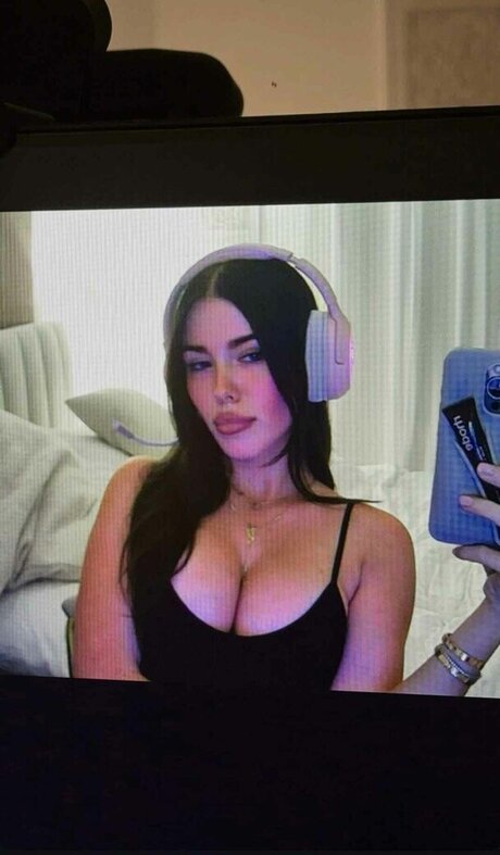 Clarissa Bea beautiful model img