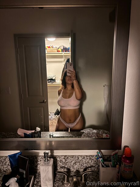 myrafl model perfect photos