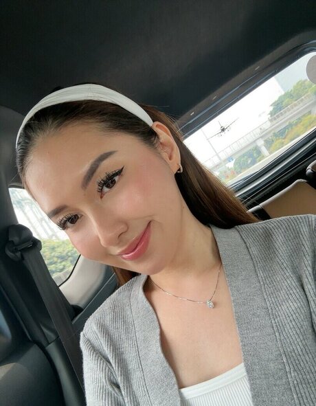 Swansage pornographic model pic