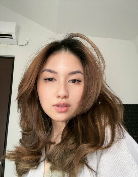 Swansage porn model pic