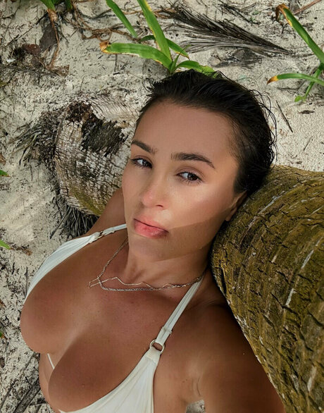 Monique Hristovska model sexy galleries