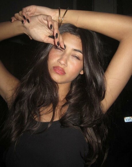 Meeya Dugied beautiful model photo