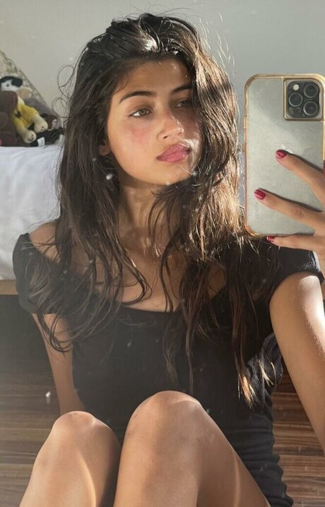 Meeya Dugied erotic model archive