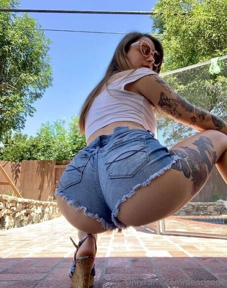 Pearl Sage Hairy Queen star exclusive photos