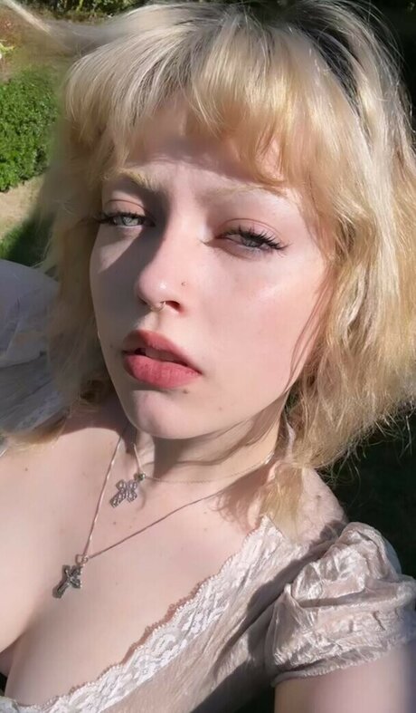 Violet Grohl model xxx img