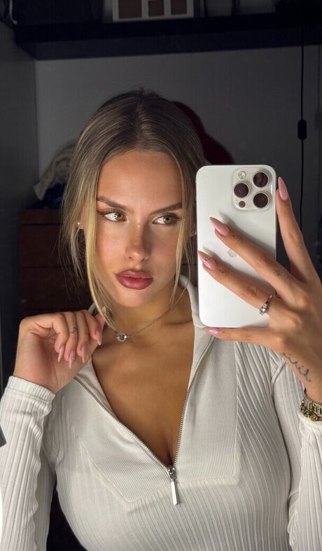 Elisa Pellegrino pornographic model image