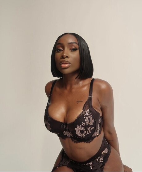 Sandra Lambeck erotic actress pic