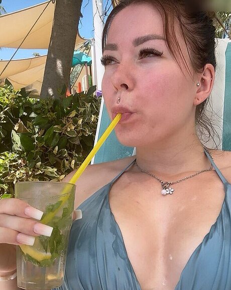 Die Meedtis sexy star galleries