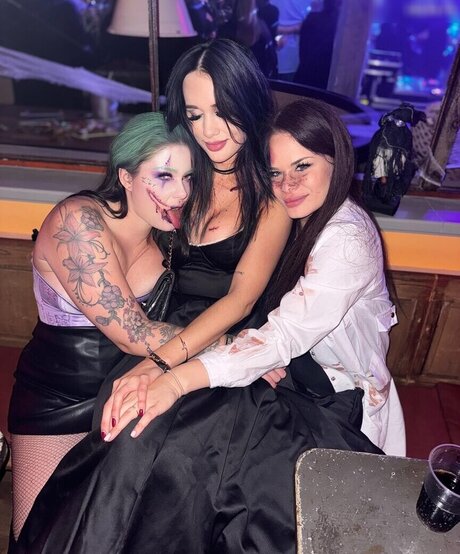 Die Meedtis adult model galleries