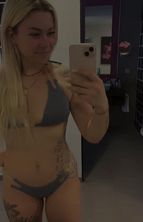 lesbian feet onlyfans nude photo