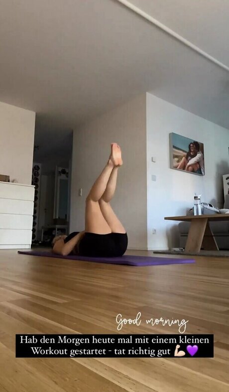 Mondwika pornstar erotic pics