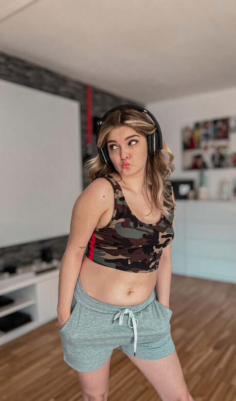 Mondwika star xxx photo