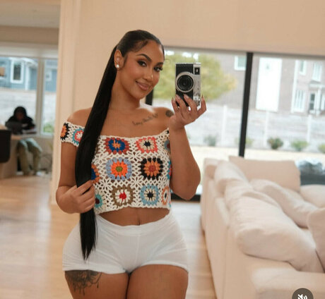 Queen Najia star nudes galleries