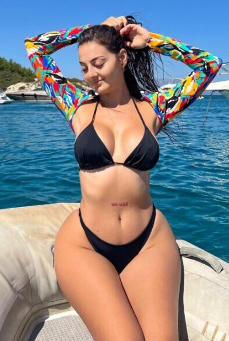 tanriverdinazlican pornographic model pics