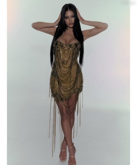 Ivana Santacruz adult model image