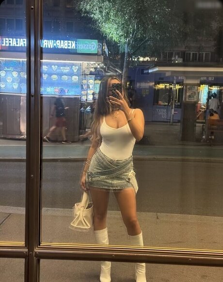 Almira Azemi nice actress picture