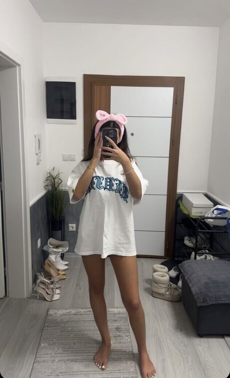 Almira Azemi xxx actress photo