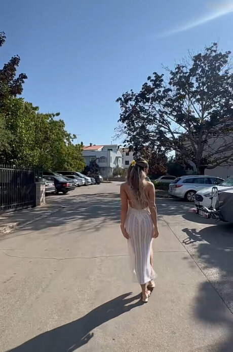 Almira Azemi art star gallery