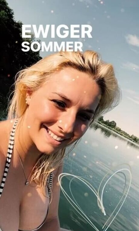 Alinas Landleben hot actress pic