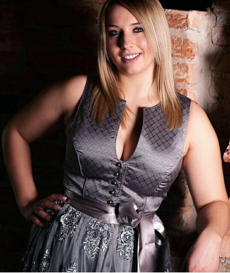 Alinas Landleben exclusive pornstar img