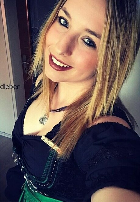 Alinas Landleben beautiful model images