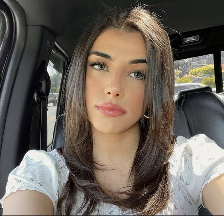 Gal Akbari xxx star image