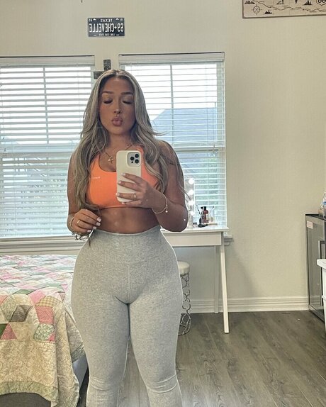 nikitarojo hot model picture